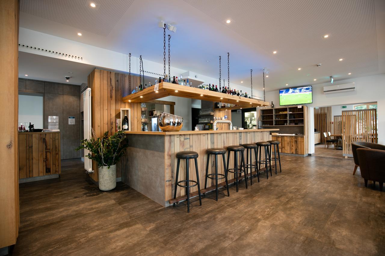 Hotel Terrace Bettendorf Экстерьер фото